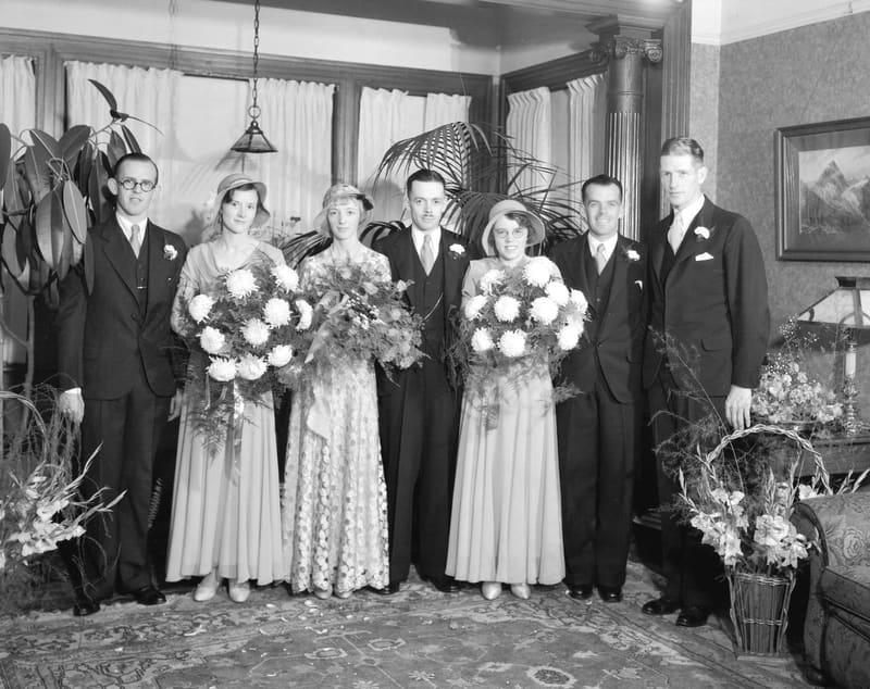 The Sutherland wedding party with their flowers at 1901 Barclay Street