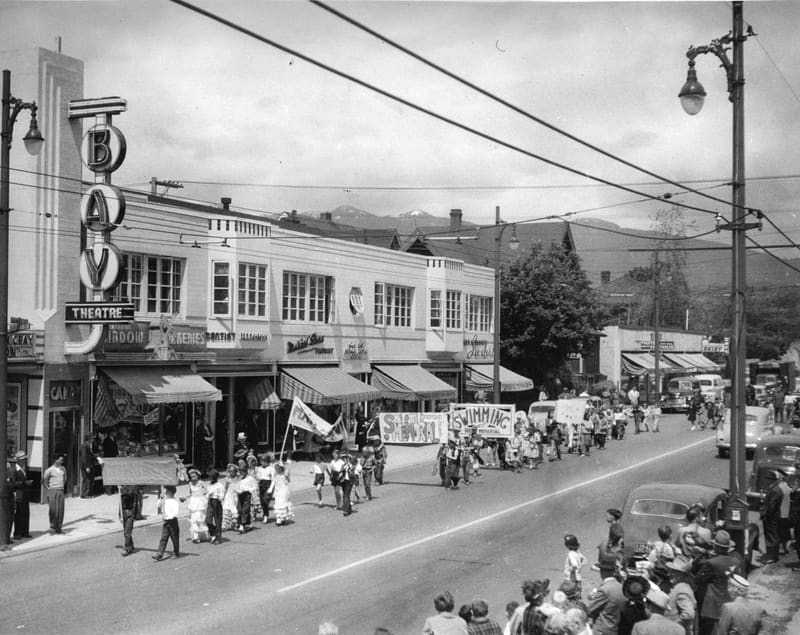 Children parading on Denman Street past the Bay Theatre