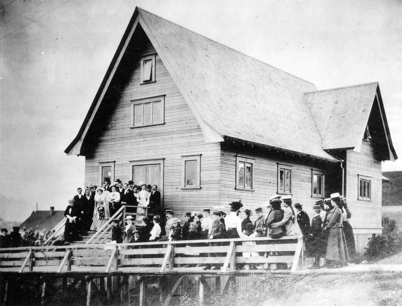 Mr. and Mrs. William Hunt and their wedding party on the steps of Holy Trinity Church